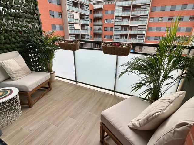 Piso reformado en alquiler con terraza y piscina