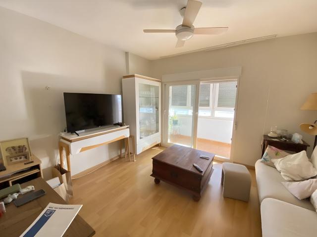 ¡Terraza Espectacular a 20m de la Playa Victoria! Piso Reformado en Cortadura74 m2 | 2 Dormitorios | 1 Baño | Vistas a la Bahía