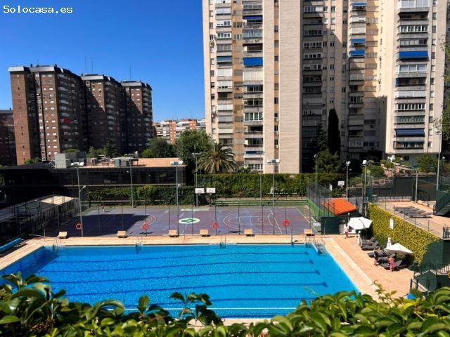 Piso reformado en exclusiva urbanización con piscina