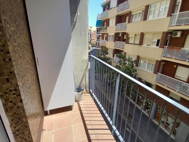 PISO REFORMADO EN SANTS CON BALCON