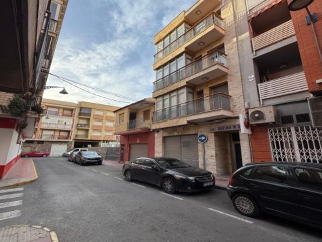 PISO SANTOMERA 3 DORMITORIOS OKUPADO
