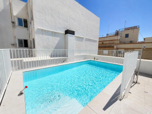 PISO SEMI DE ESTRENO EN EL GRAU CON PISCINA COMUNITARIA