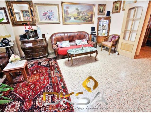 ?✨ PISO SEMI REFORMADO CON GRAN TERRAZA JUNTO A REY DON JAIME, CASTELLÓN ✨?