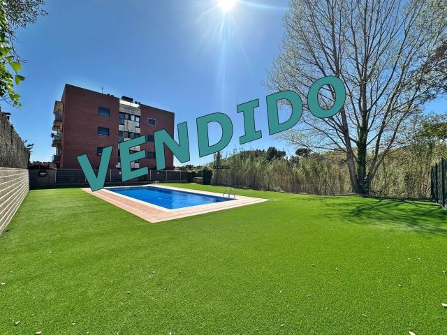 PISO SEMINUEVO CON PK Y PISCINA COMUNITARIA