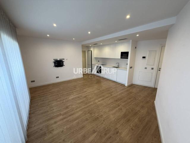 PISO SEMINUEVO DE 2 HABITACIONES CON PARKING EN CA N'AURELL