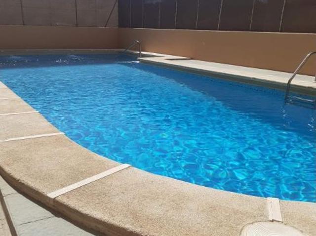 Piso Seminuevo en Aguadulce con Piscina y Cerca del Mar