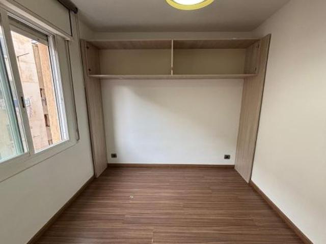 Piso Semireformado en El Raval, Barcelona por €295,000