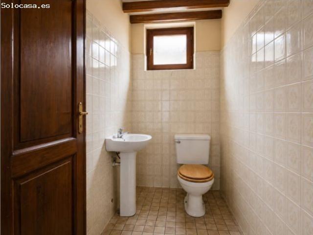 Piso señorial 100m² en el Gótico junto a La Rambla · a reformar