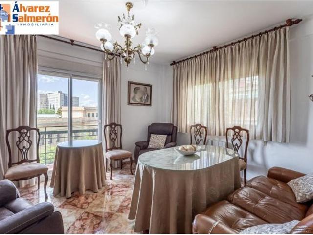 Piso señorial de 182 m2 en Avenida Madrid: amplitud, luz y posibilidades infinitas con garaje opcion