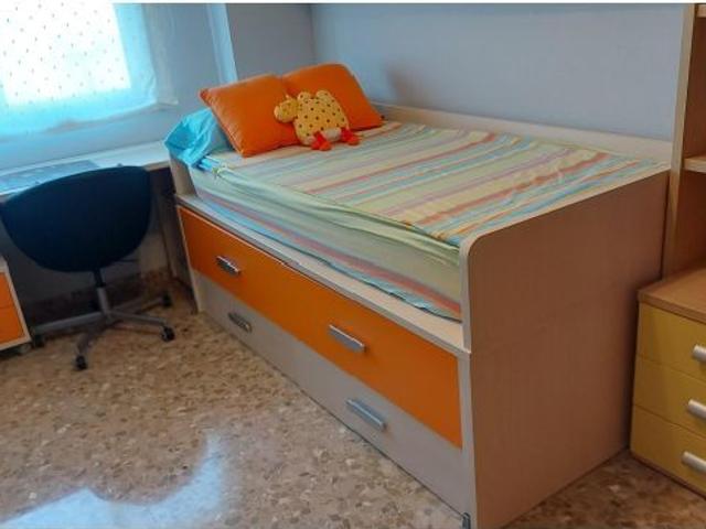 Piso señorial en alquiler temporal para familias que buscan comodidad y calidad de vida, junto al C