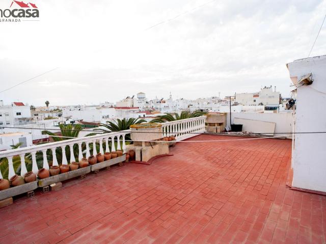 PISO CON TERRAZA EN EL CENTRO DE ISLA CRISTINA