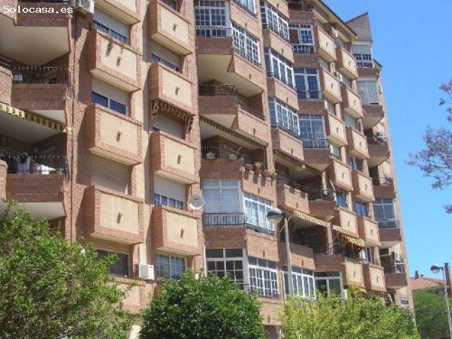 Piso sin amueblar de 4 dormitorios y 2 baños
