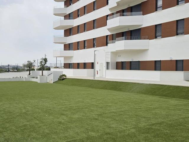 PISO SIN AMUEBLAR DOS HABITACIONES GARAJE TRASTERO PISCINA GIMNASIO