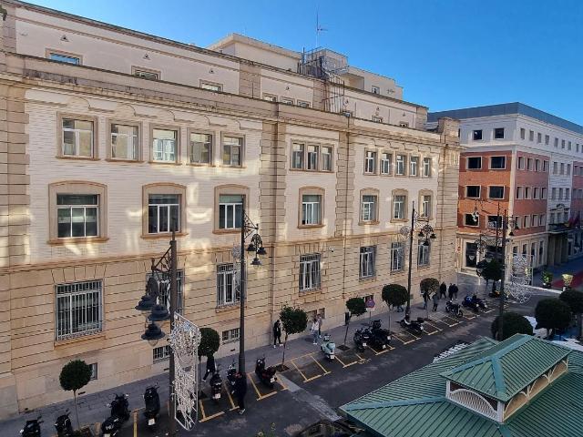 Piso sin amueblar en el centro de 180 m2