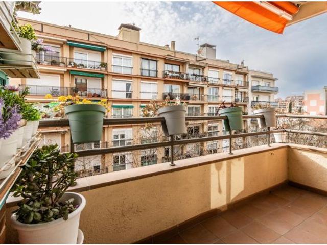 PISO TODO REFORMADO DE 3 HABITACIONES CON BALCÓN, EN EL EIXAMPLE EN SABADELL
