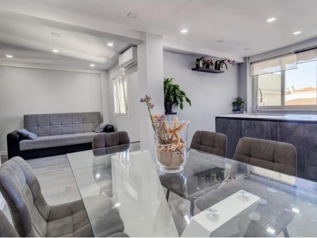 Piso totalmente exterior y renovado completamente en San Rafael 6º con ascensor