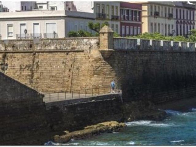 Piso totalmente reformado a solo 5 minutos de la Playa Victoria
