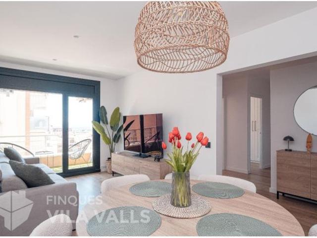 Piso totalmente reformado con terraza y acabados premium