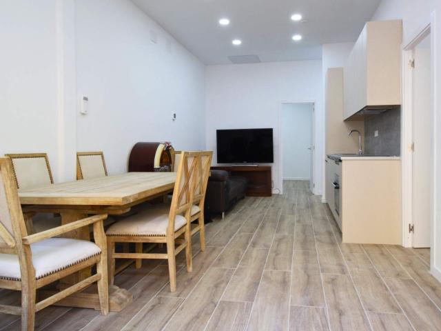 PISO TOTALMENTE REFORMADO DE TRES HABITACIONES Y DOS BAÑOS EN EL CASCO HISTÓRICO DE VALLECAS