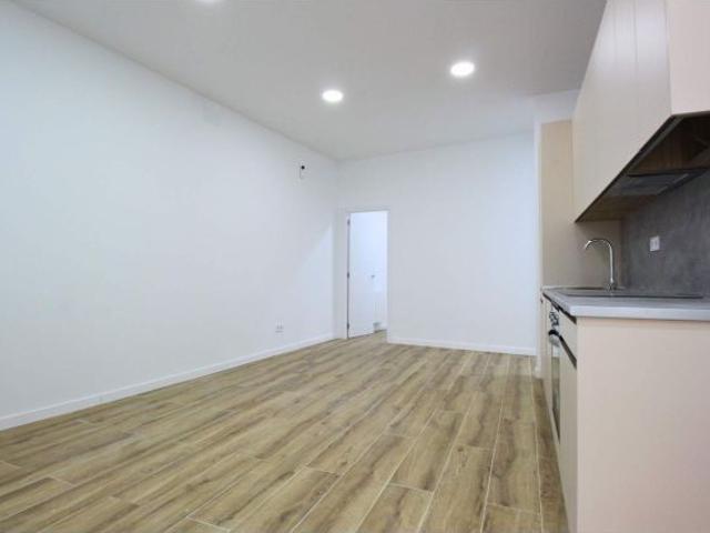 PISO TOTALMENTE REFORMADO DE TRES HABITACIONES Y DOS BAÑOS EN EL CASCO HISTÓRICO DE VALLECAS