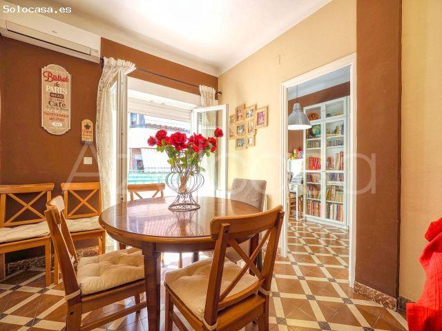 Piso última planta en venta de 4 dormitorios, 1 baño, 1 aseo y terraza en el Centro de Alicante