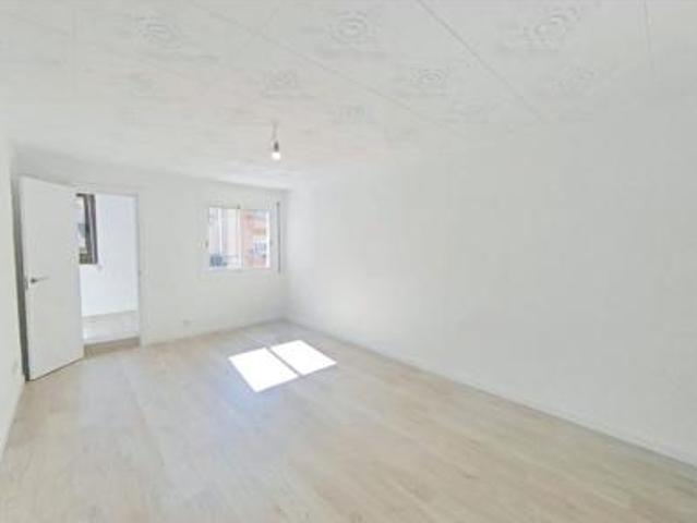 Piso Venta Santa Coloma de Gramenet, Fondo