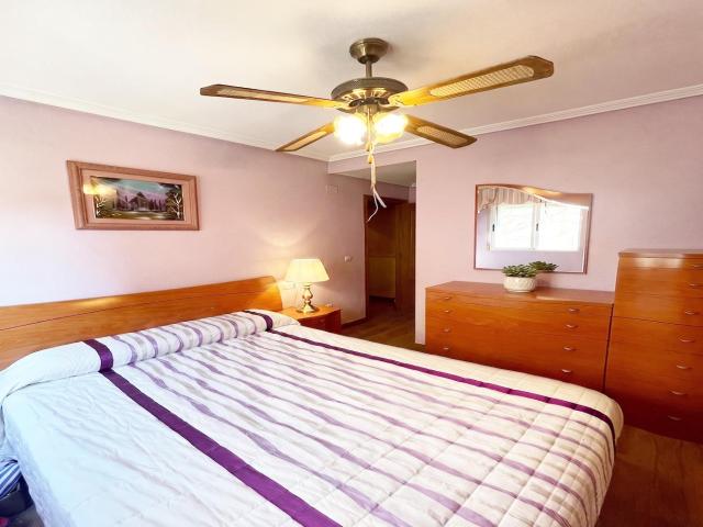 Piso VPO en venta en Santo Domingo, Alicante, 4 habitaciones, 2 baños, con garaje, trastero y ascensor, ideal para familias o inversión