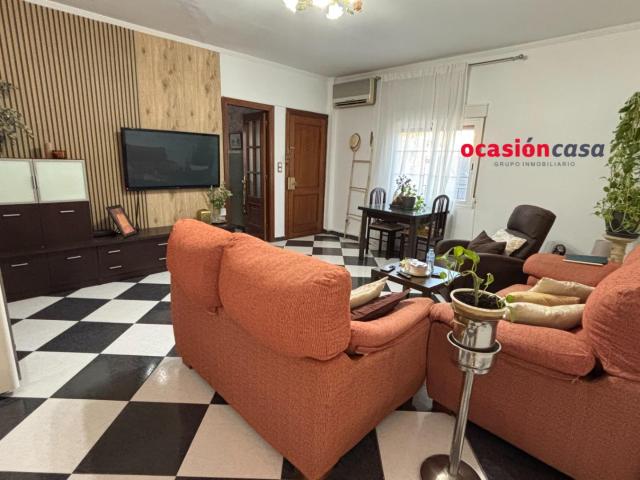 PISO Y 2 APARTAMENTOS A LA VENTA