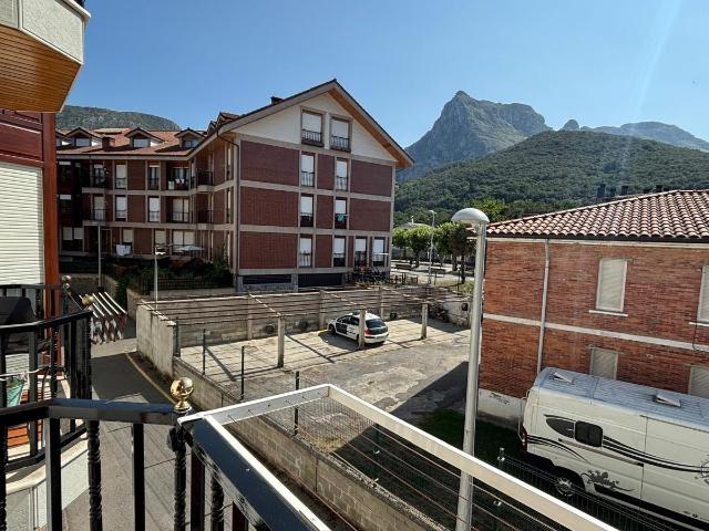 PISO Y GARAJE CERRADO EN RAMALES DE LA VICTORIA CANTABRIA