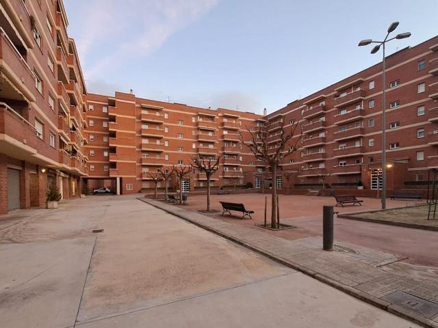 PISO ZONA SET CAMINS CON PARKING!