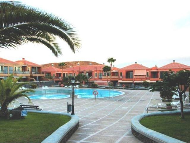 Piso 2 habitaciones con garaje y terraza en costa arona en urbanizacion de lujo
