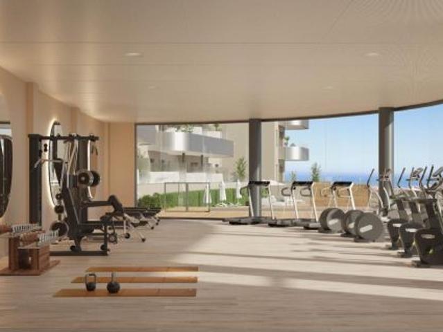 Piso 3 dormitorios 2 baños, terraza SUR 100 m2 con vista al Mar, dos aparcamientos, trastero. Piscin