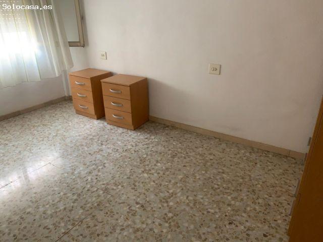 Piso 3 dormitorios y 1 baño en San Blas.