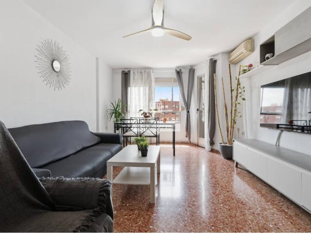 Piso 3 hab. 2 baños · Trastero · A/C · Ascensor · Xirivella 185