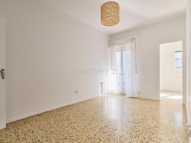 Piso 3 habitaciones 1 baño con balcón en zona Sant Andreu, Barcelona