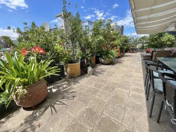 Piso 3 sin amoblar, 2 dormitorios + servicio, 180 m2 terraza