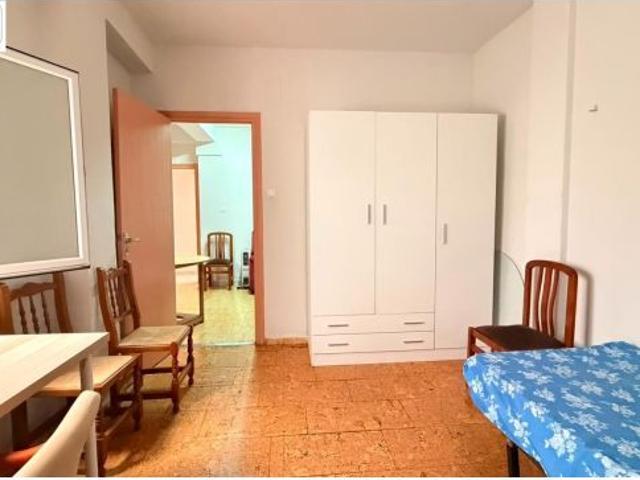 PISO 4 HABITACIONES PARA ESTUDIANTES