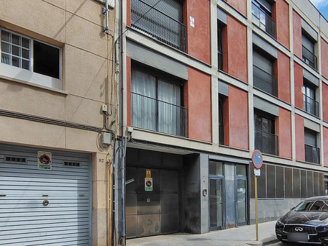Pisos y garajes en C/ d´Elcano, Sabadell Barcelona