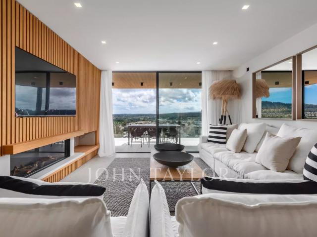 Pisos modernos de nueva construcción con vistas panorámicas al golf