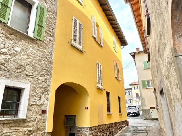 Pittoresca casa unifamiliare da 3.5 locali ad Arosio