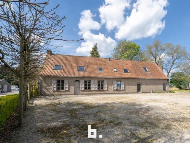 Pittoreske hoeve met loods te Ruddervoorde