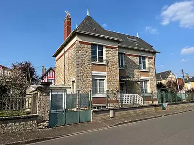 Pithiviers 45300 Achat / Vente maison 6 pièces t6 au dernier étage cave