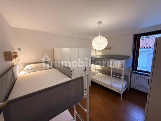 Più di tre posti letto in multipla via Francesco Baracca 7, Carugo