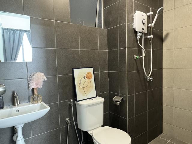 【PIXEL CITY SENTRAL 】SMALL ROOM!❤️‍NO PARTITION |⭐LRT SRI PETALING LINE ⭐Girls Unit ✅
