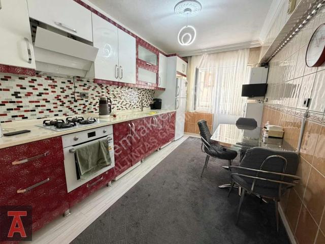 Piyade Mah'de Ara Kat Konumunda Masrafsız Cadde Yakını 3+1 Daire