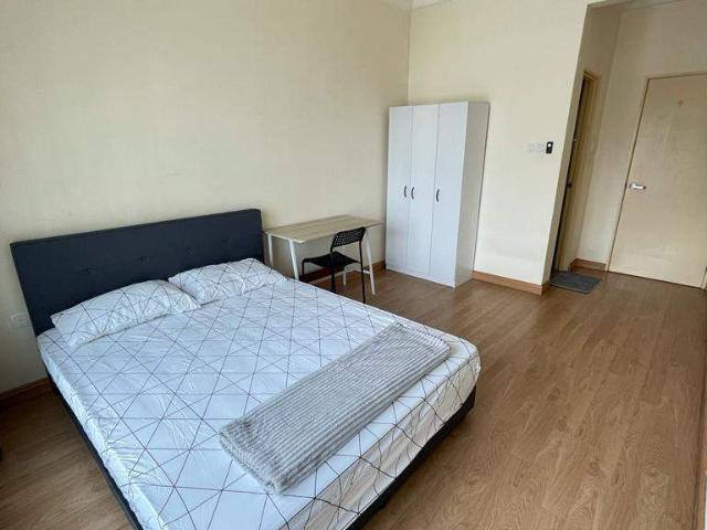 PJ Female Master Bedroom Free Utilities
