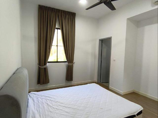 PJ MASTER ROOM | Walking to UM, LRT & Damansara Utama | Room Available Now! Fully Furnished