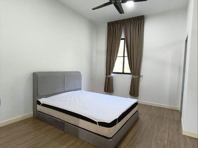PJ MASTER ROOM | Walking to UM, LRT & Damansara Utama | Room Available Now! Fully Furnished