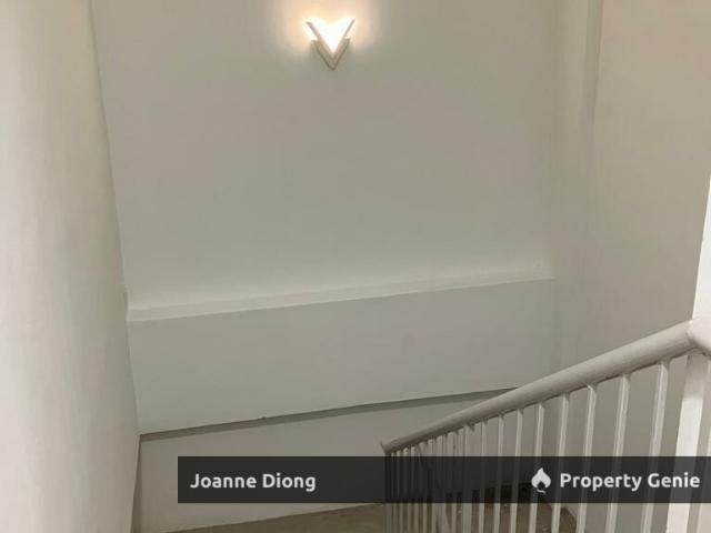 PJS 11 1St Floor Shop