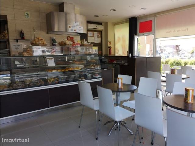Po Quente / Cafetaria Trespasse centro Gaia, a 500m Metro Sto Ovdio